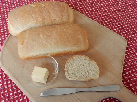 Old-fashioned White Bread – A Hundred Years Ago