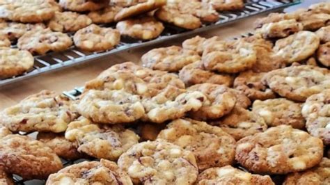 Carla Hall's cranberry white chocolate oatmeal cookie recipe