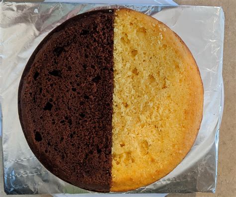 Two Flavor (Half & Half) Round Cake : 5 Steps