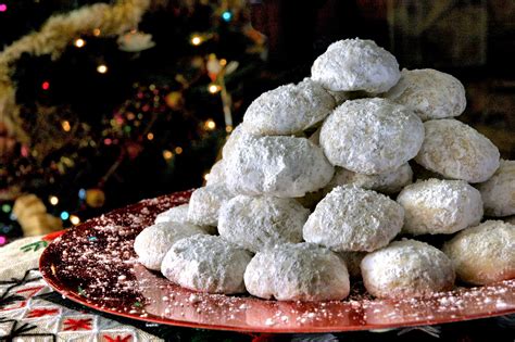 Kourabiedes (Greek Christmas Cookies) | Tasty Kitchen: …