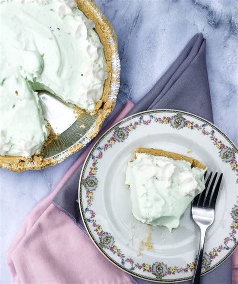 Easy No Bake Pistachio Cream Pie - Margin Making …