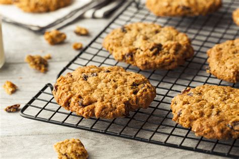 Recipe Oatmeal Raisin Cookies - Joy Bauer
