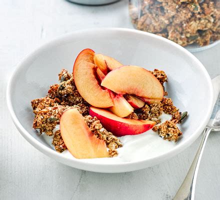 Crunchy oat clusters with peach & yogurt recipe - BBC …