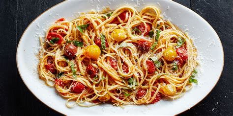 15-Minute Cherry Tomato Pasta Recipe | Epicurious