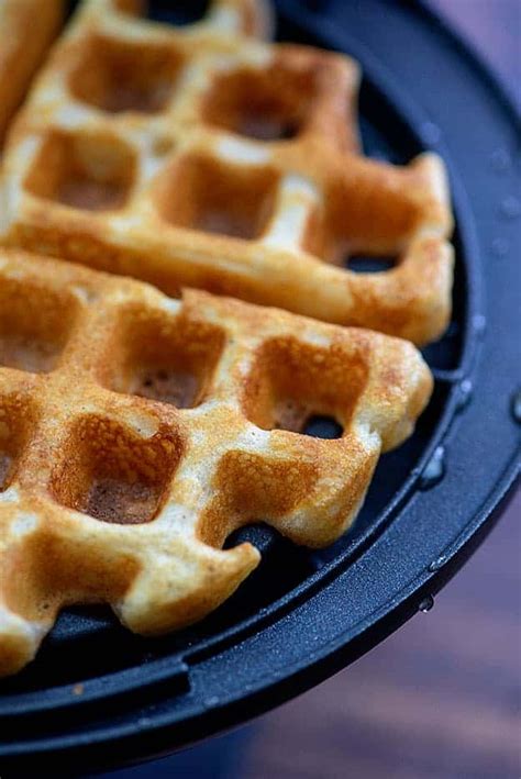 Best Belgian Waffle Recipe (Fluffy, Crispy, Perfect!) | Buns …
