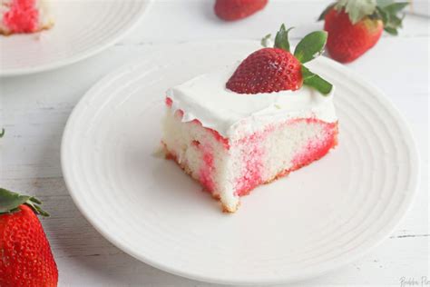 Strawberry Jello Poke Cake Recipe - BubbaPie