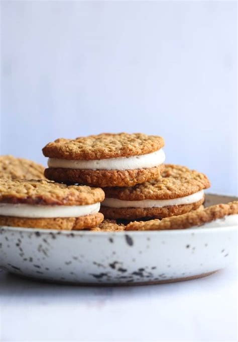 Homemade Oatmeal Cream Pies | Cookies and Cups