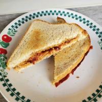 PEANUT BUTTER, BACON AND HONEY SANDWICH