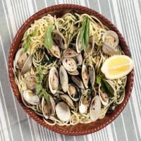 CLAM PASTA WITH BASIL AND HOT PEPPER