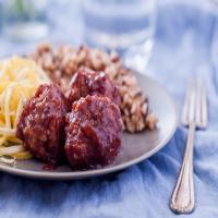 SLOW-COOKER CRANBERRY CHILI MEATBALLS