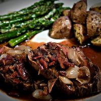 BEEF TENDERLOIN WITH ROASTED SHALLOTS